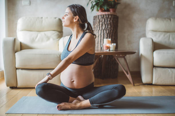 torsion yoga pour femme enceinte